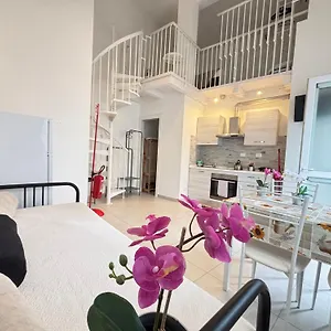 8-lofts-apartments.hotelitalianriviera.com/