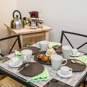 domus-donnaregina-apartments-naples.hotels-amalfi.com/